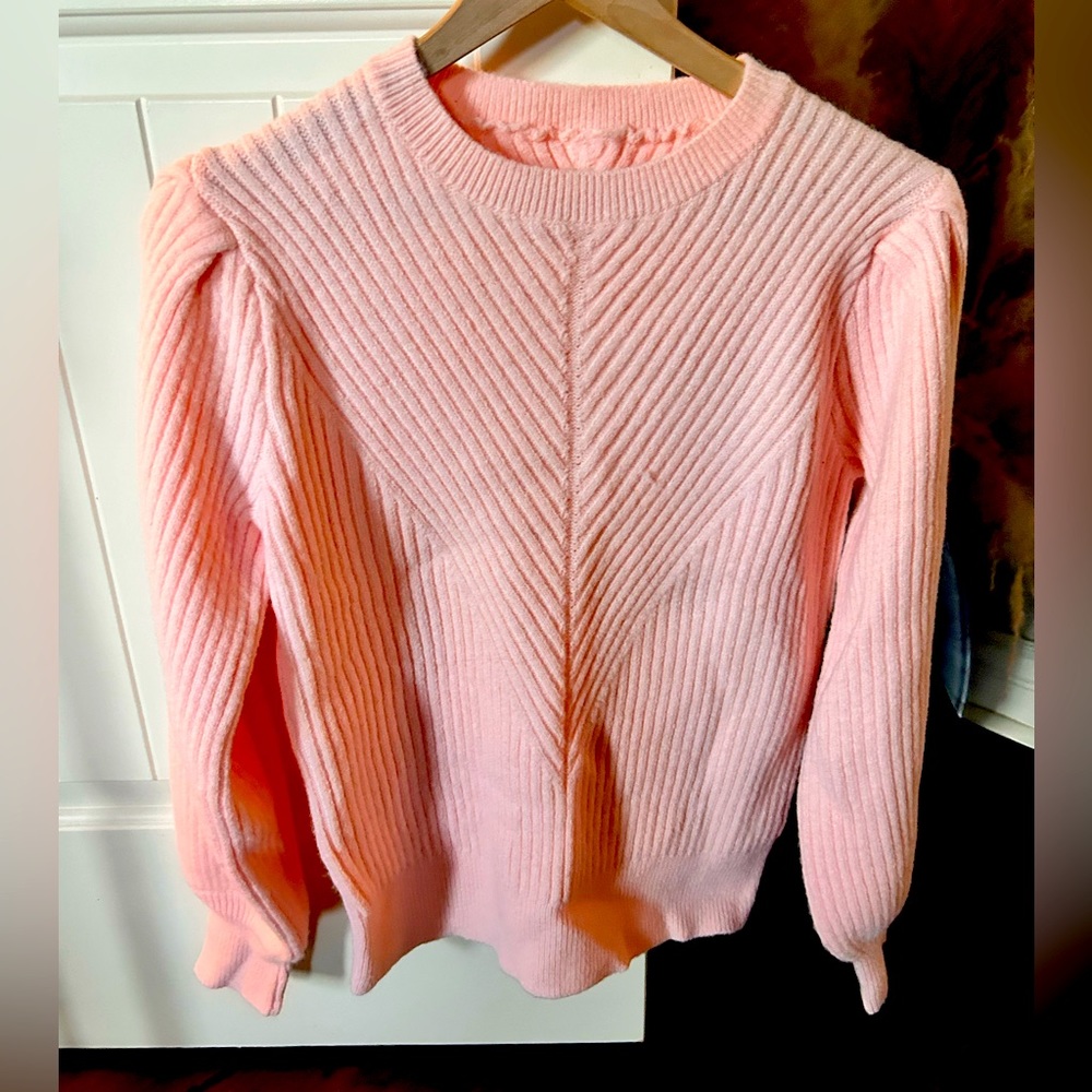 Pink- puffy shoulder sleeved sweater